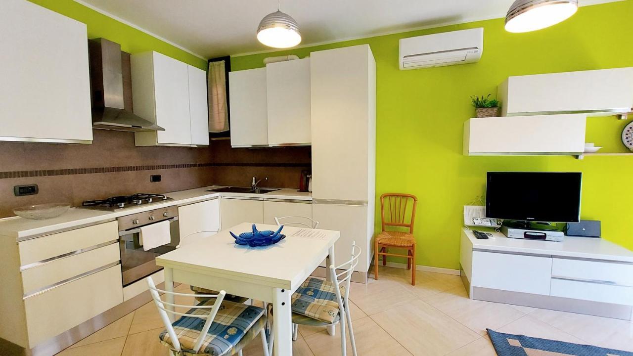 Colors Pool Apartment Bardolino Exterior photo