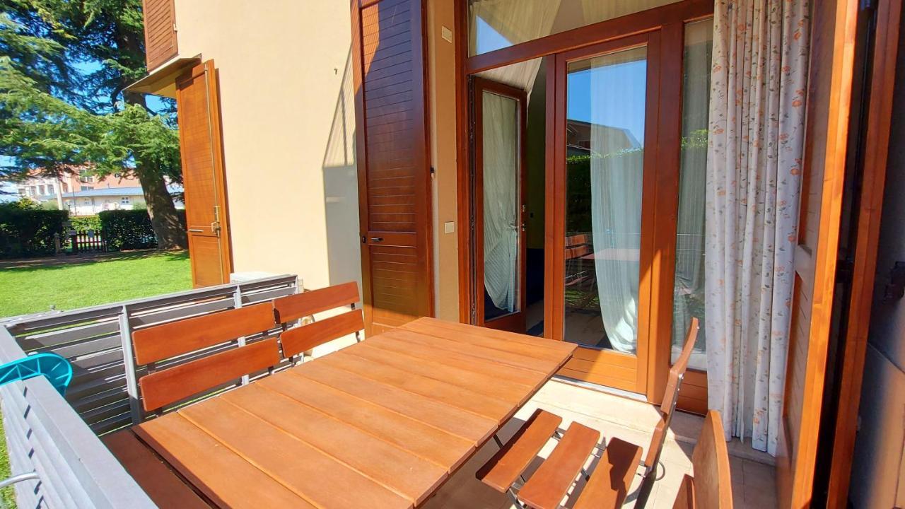 Colors Pool Apartment Bardolino Exterior photo